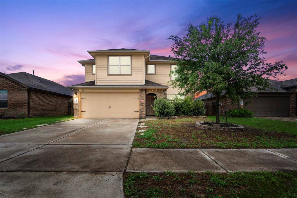 GREAT LOCATION! This 2 story Home offers a formal dining room with a spacious den boasting soaring ceilings and a move-in ready meticulous property.
