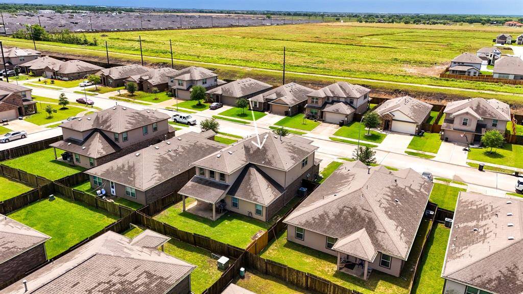 The community offer great access to amenities in a family friendly area, amenities including covered picnic area, playground, splash pad, basketball court, soccer fields, walking and bike trails.