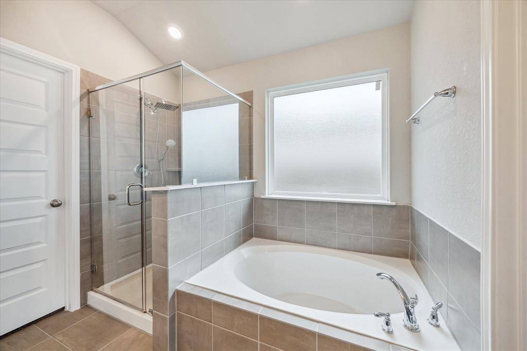 Primary bath with soaking tub