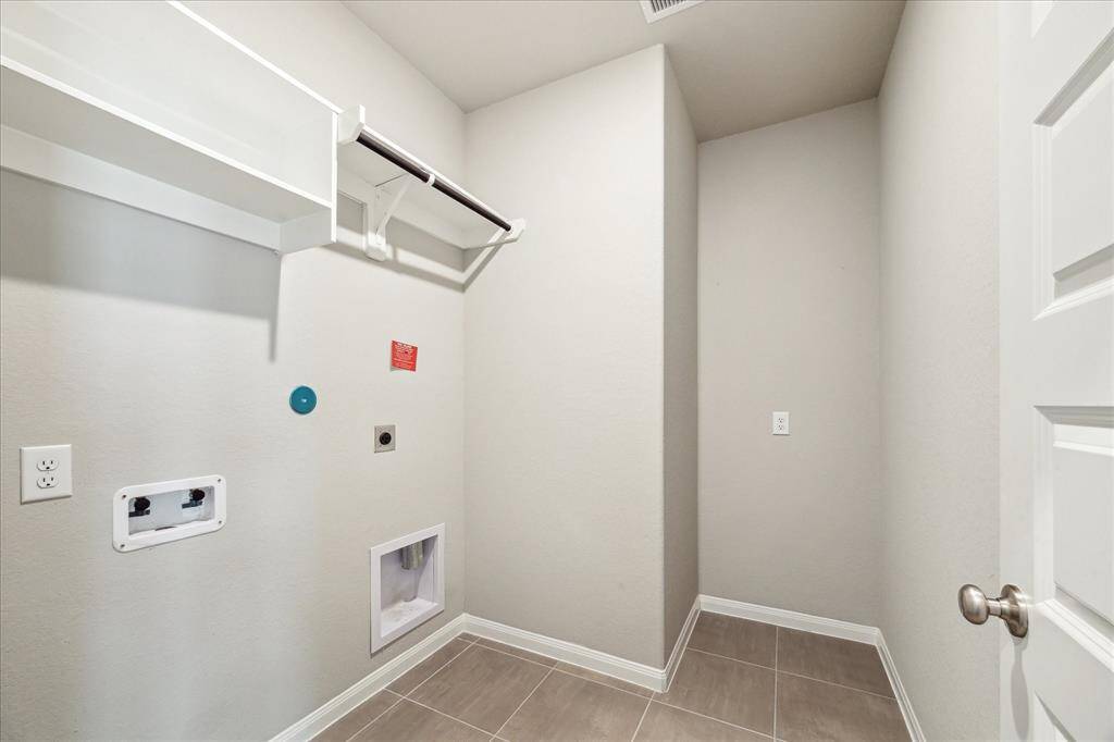 Utility Room with room for 2nd Fridge or Freezer