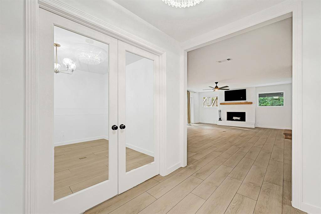 Entry / office