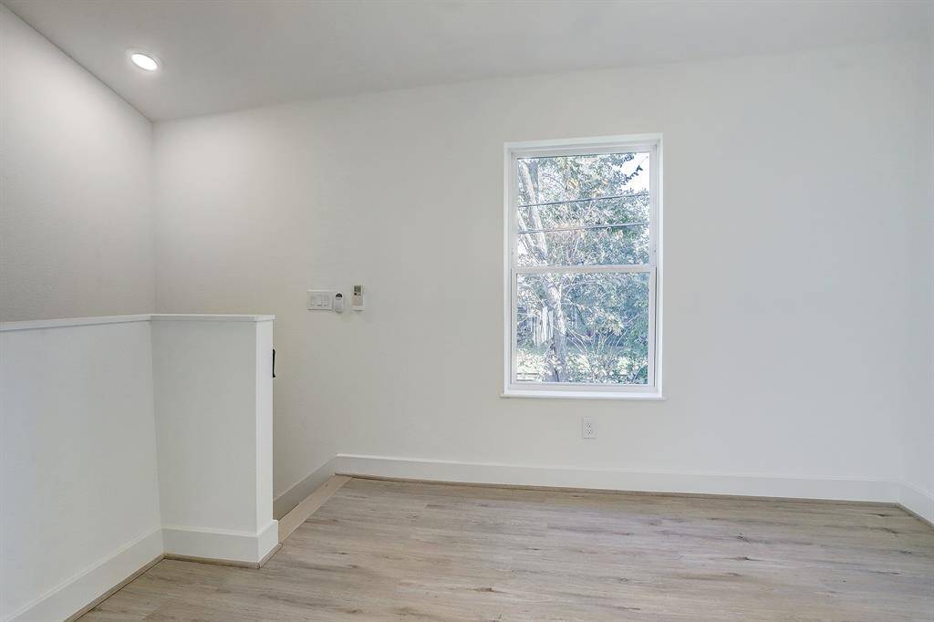 Bedroom for the 1/1 space.