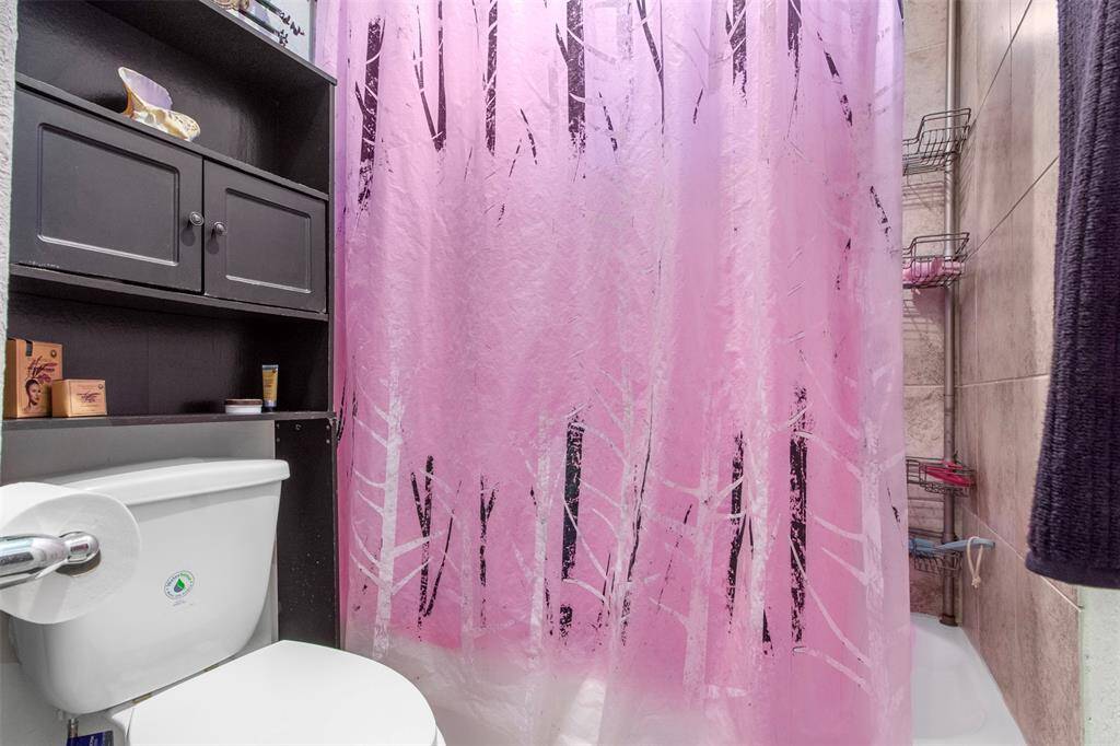 Hollywood style bathroom shared between two bedrooms.