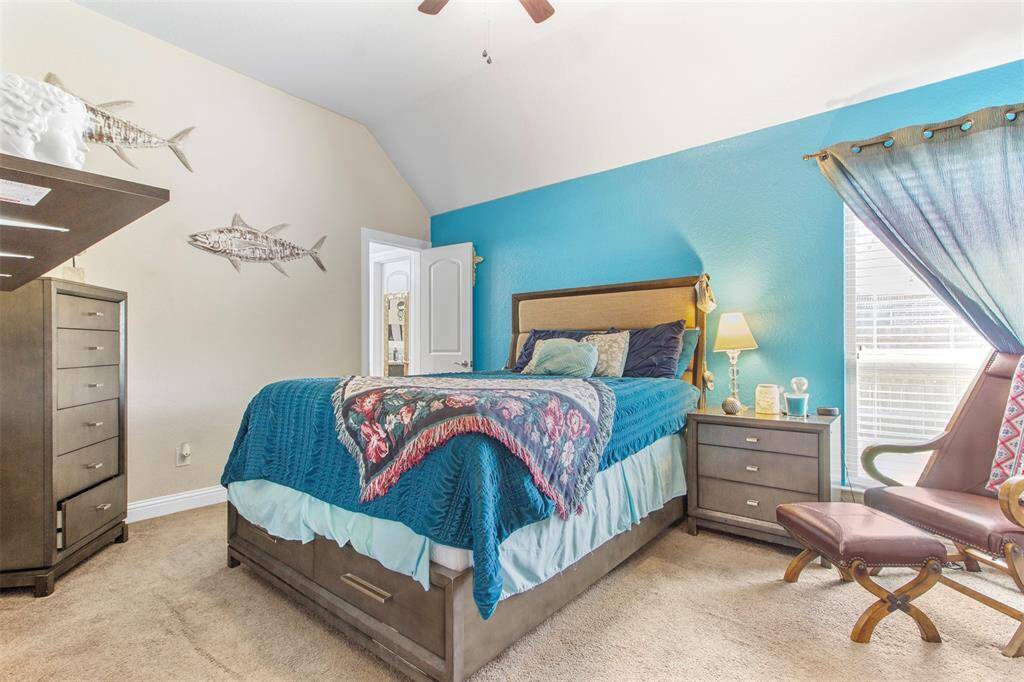 4th Bedroom with en-suite bath, great for a guest room or a second primary bedroom.