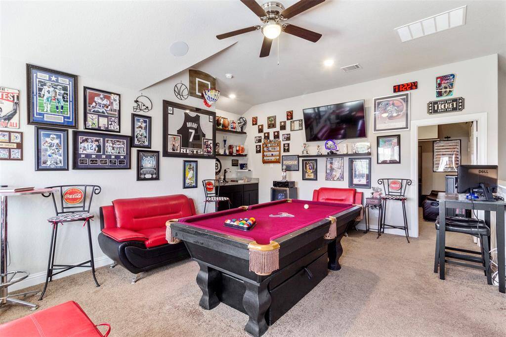 Upstairs game room, the possibilities are endless!
