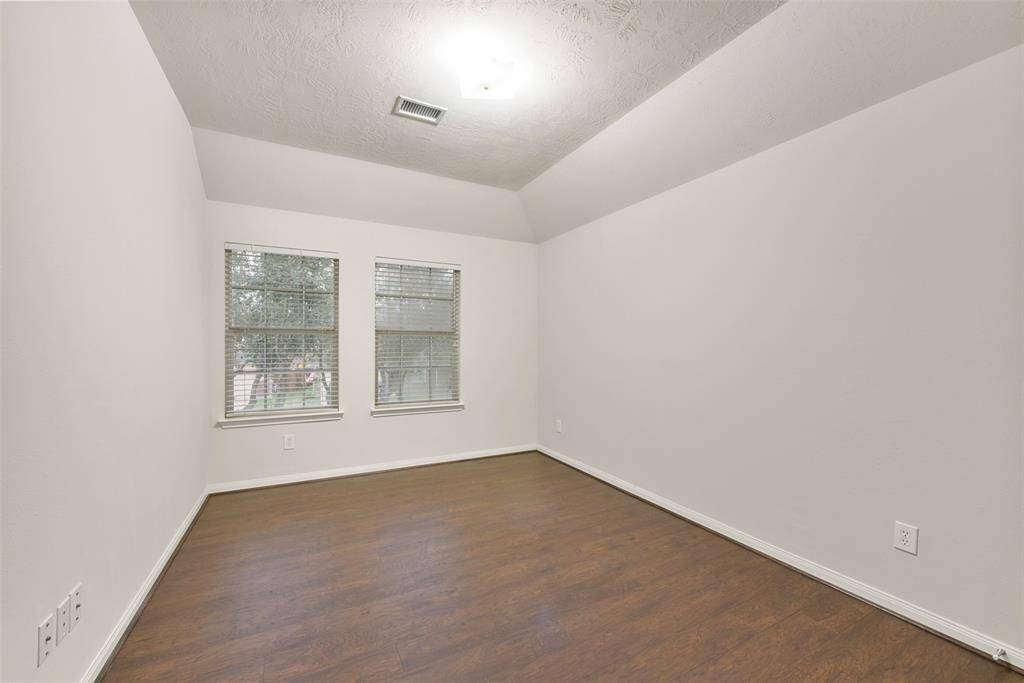 Secondary bedroom