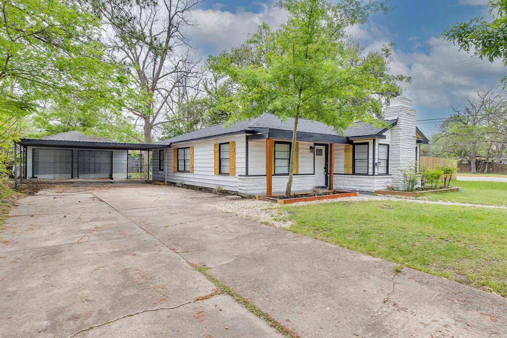 NEW ROOF 2025 with 30 years warranty, PAID OUT OF POCKET FROM THE SELLER!