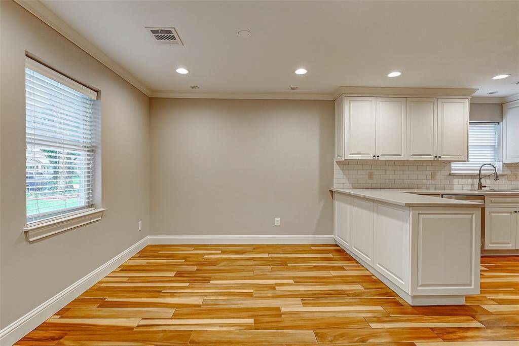 The breakfast area offers ample space for a full-sized table and chairs, making it ideal for casual meals or morning coffee. Overlooking the kitchen, it allows for easy dining while staying connected to the heart of the home.