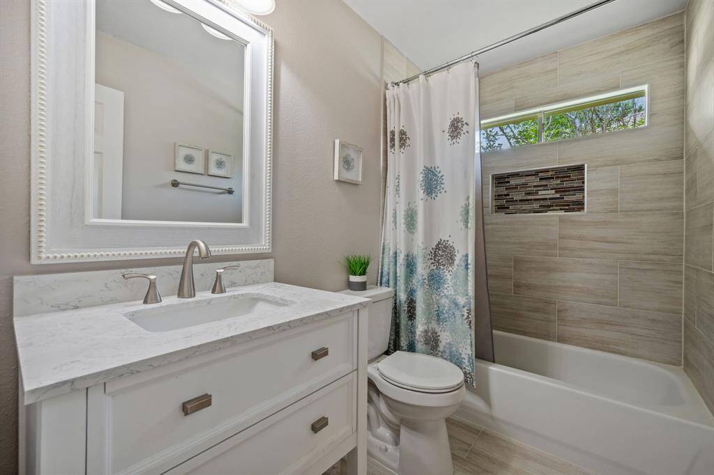 Updated modern bath with tile to the ceiling