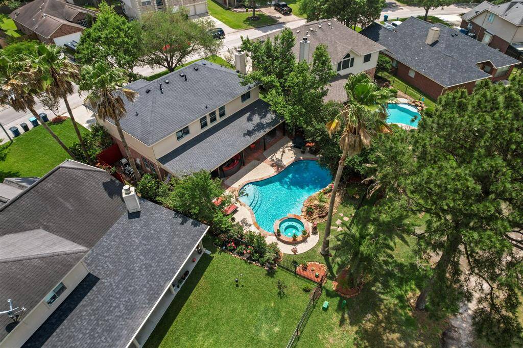 Aerial view of the luxury backyard