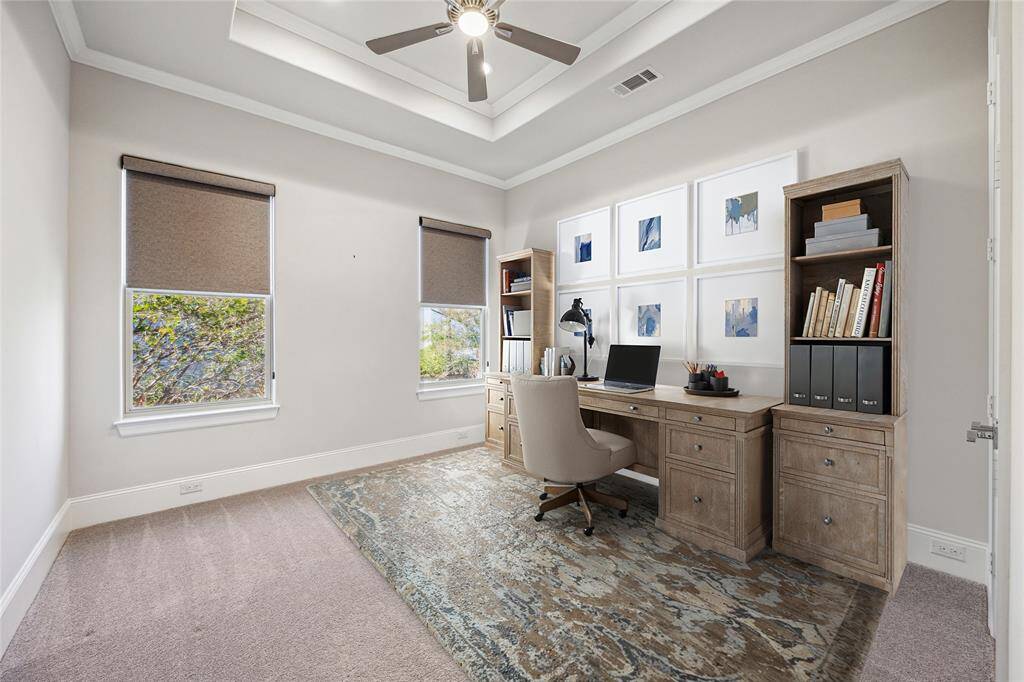 Flexible secondary bedroom that can serve as a home office or guest room