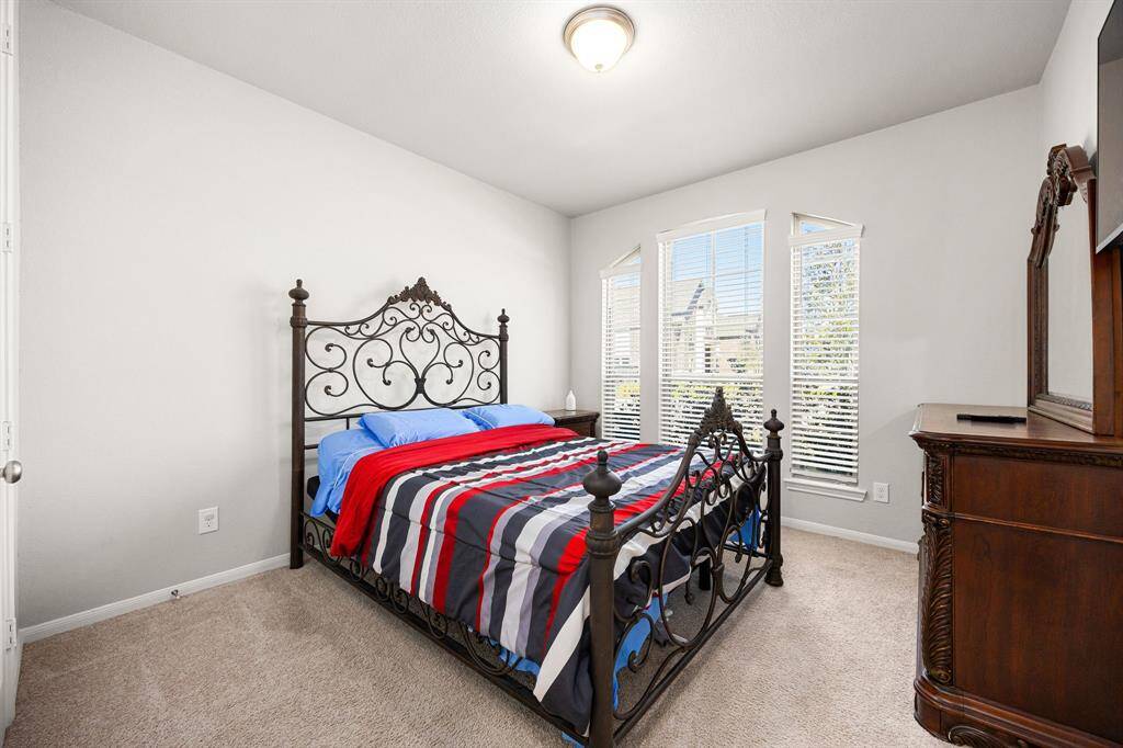 Downstairs second bedroom, ideal for guests.