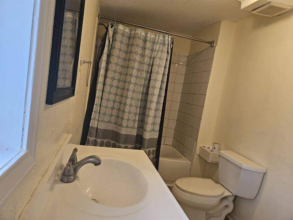 Bathroom with Bathtub and shower