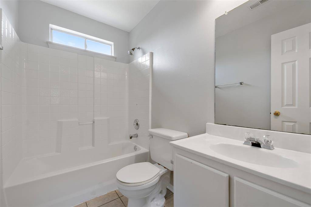 Guest bathroom upstairs