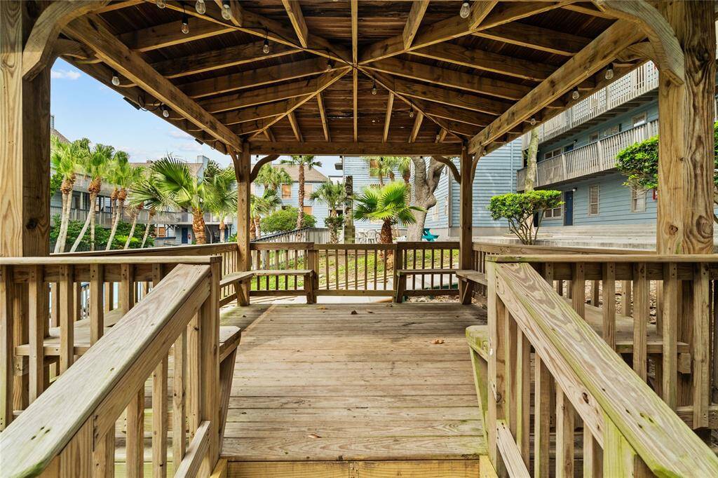 Gazebo at Lagoon Pool
