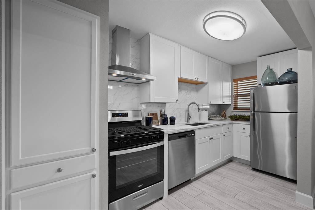 The kitchen has lots of cabinet space and a large pantry as well. The window in the kitchen has nice wooden blinds!