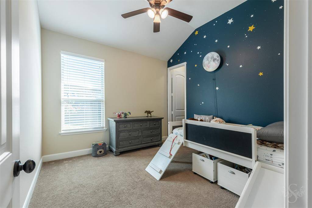 Secondary bedroom.  All of the bedrooms have nice sized closets.