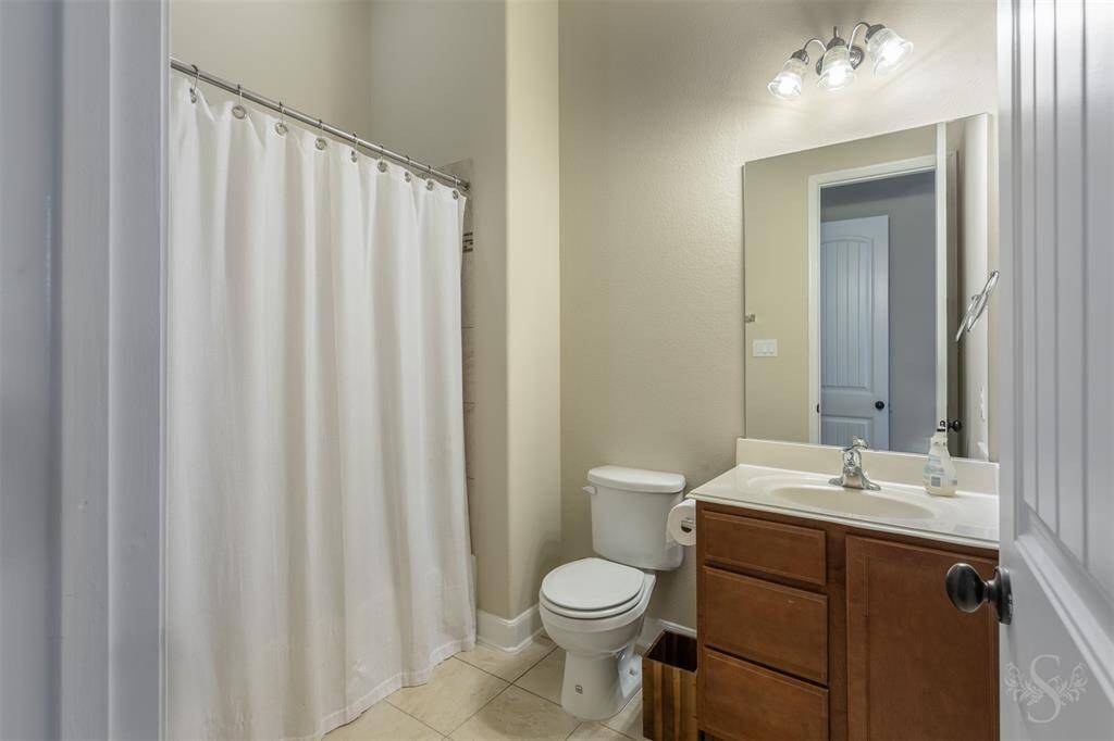 Secondary bathroom also has a tub/shower.  Neat and clean all throughout!