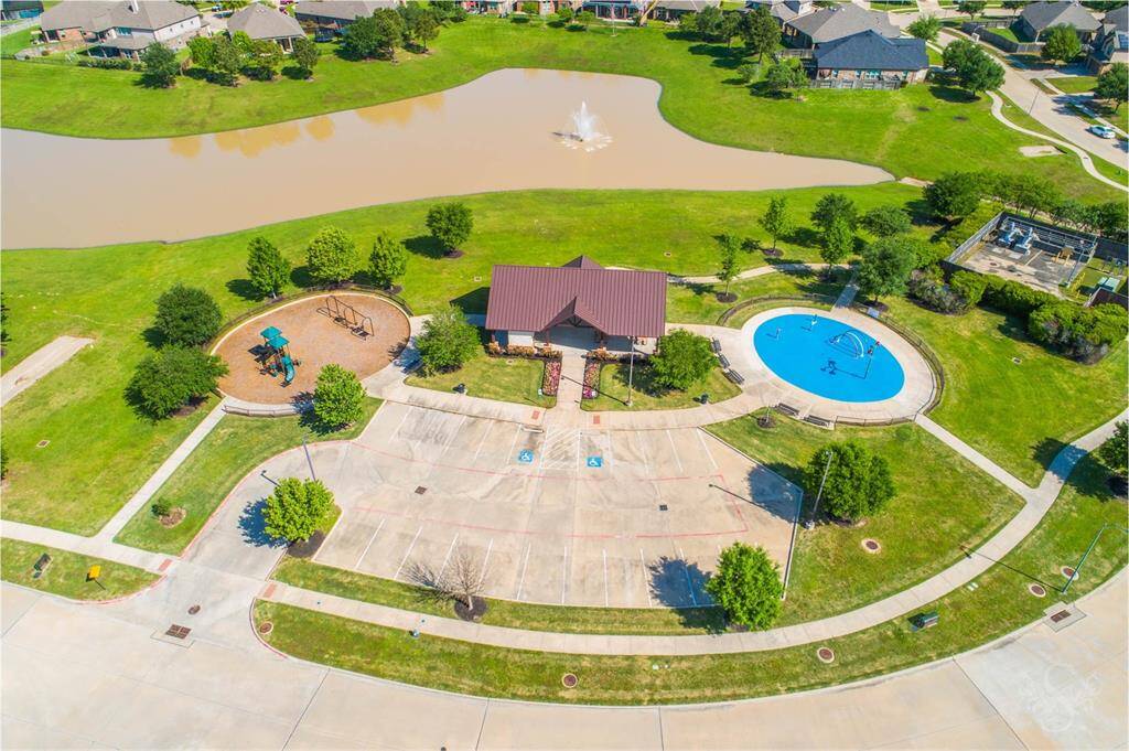 Enjoy your weekends and weekdays away in the park or entertain guests from the comfort of your open concept family room, gourmet kitchen or sunny breakfast space!