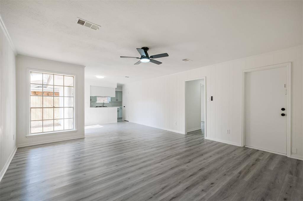 The family room is perfectly designed for entertaining guests.