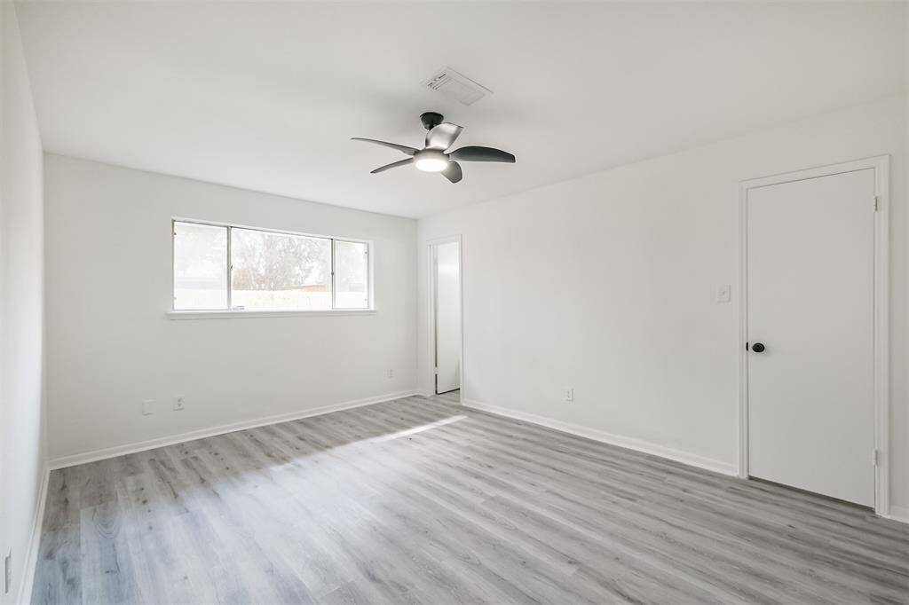 Primary bedroom featuring a ceiling and stylish light fixture.