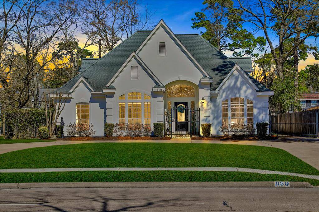 Welcome to 850 W 43rd!