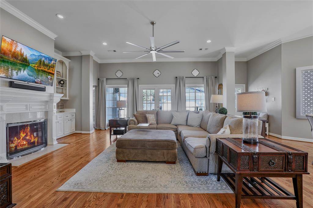 View of living room : 5.