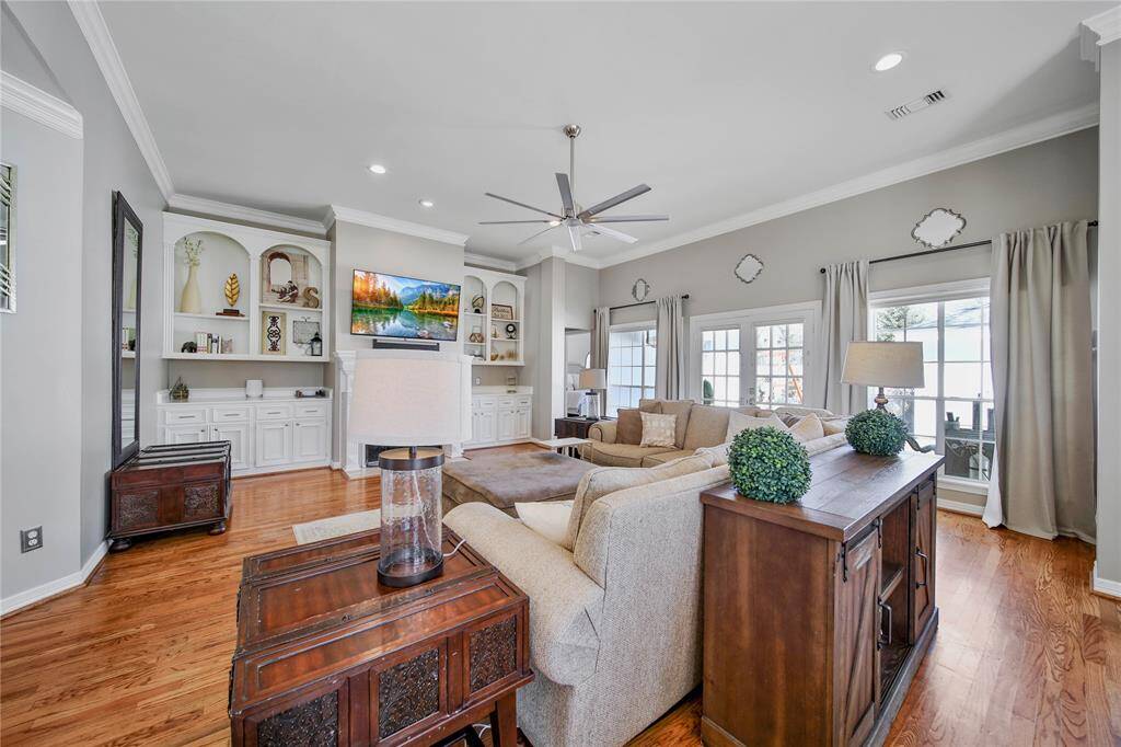 View of living room :6.
