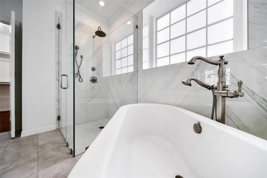 View of primary bathroom :4.