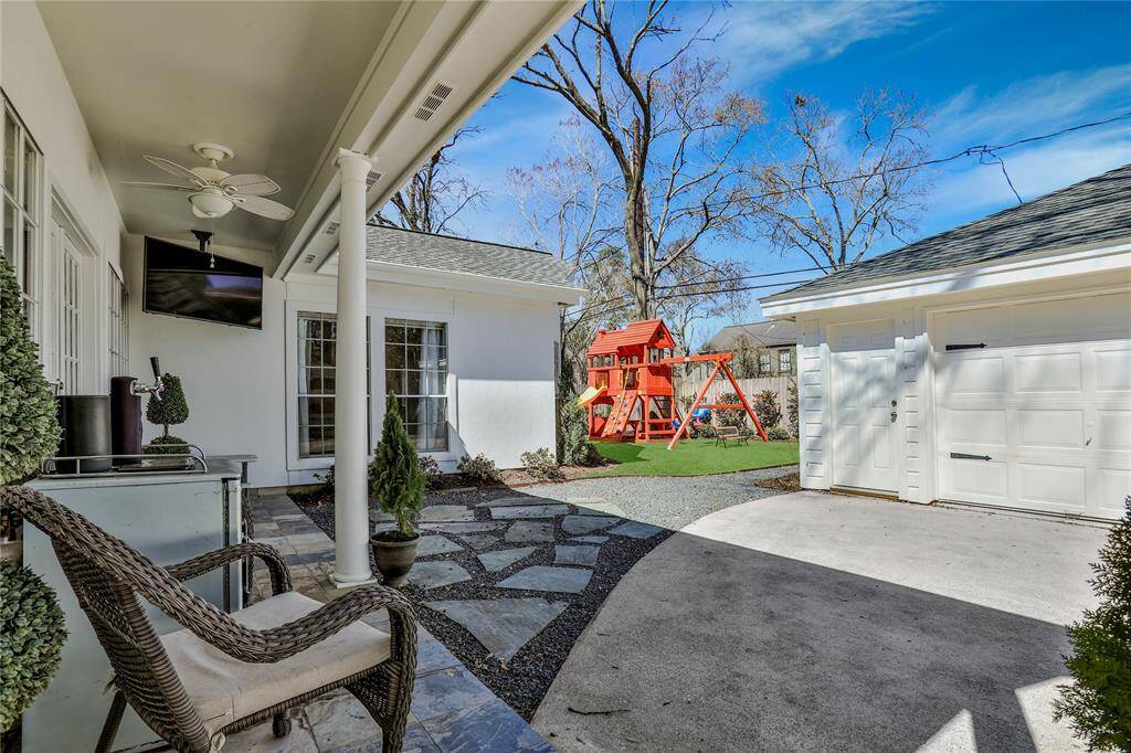 View of back patio :4.
