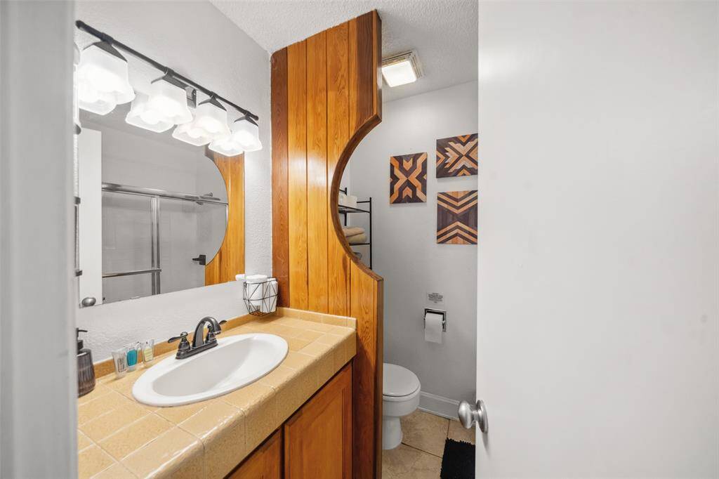 Secondary bathroom