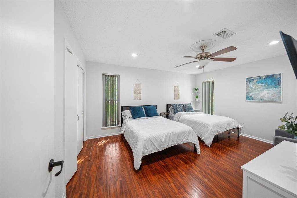 Secondary bedroom