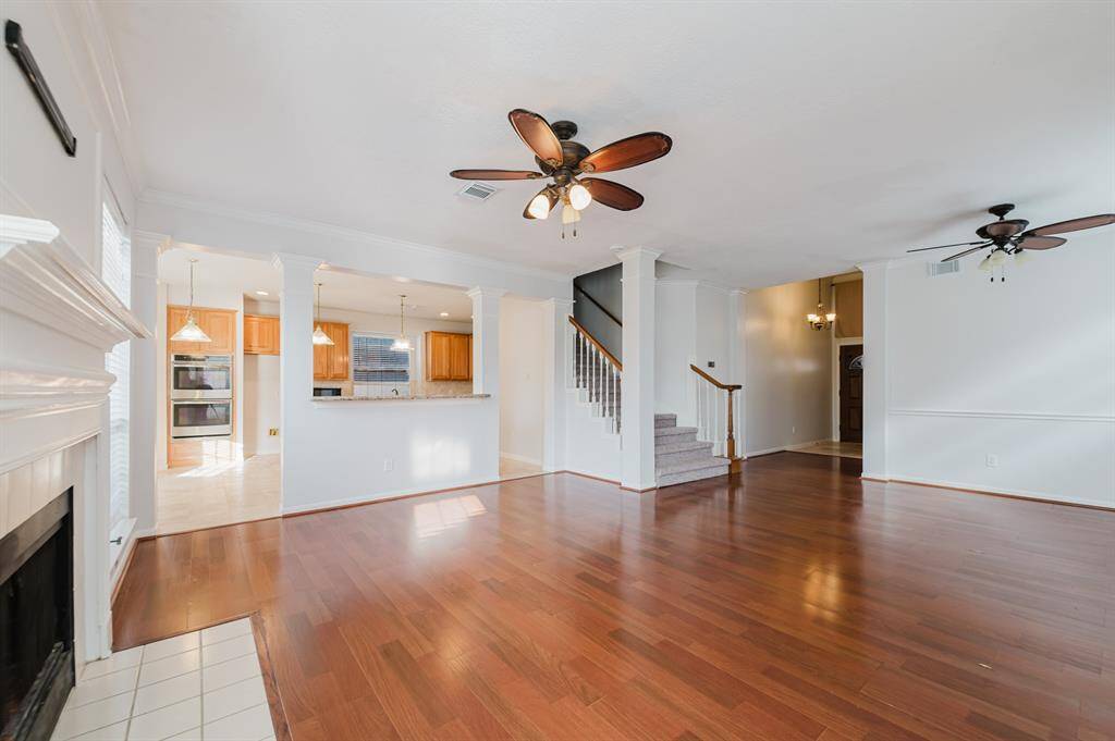 Bright and open living space, perfect for relaxation and entertaining