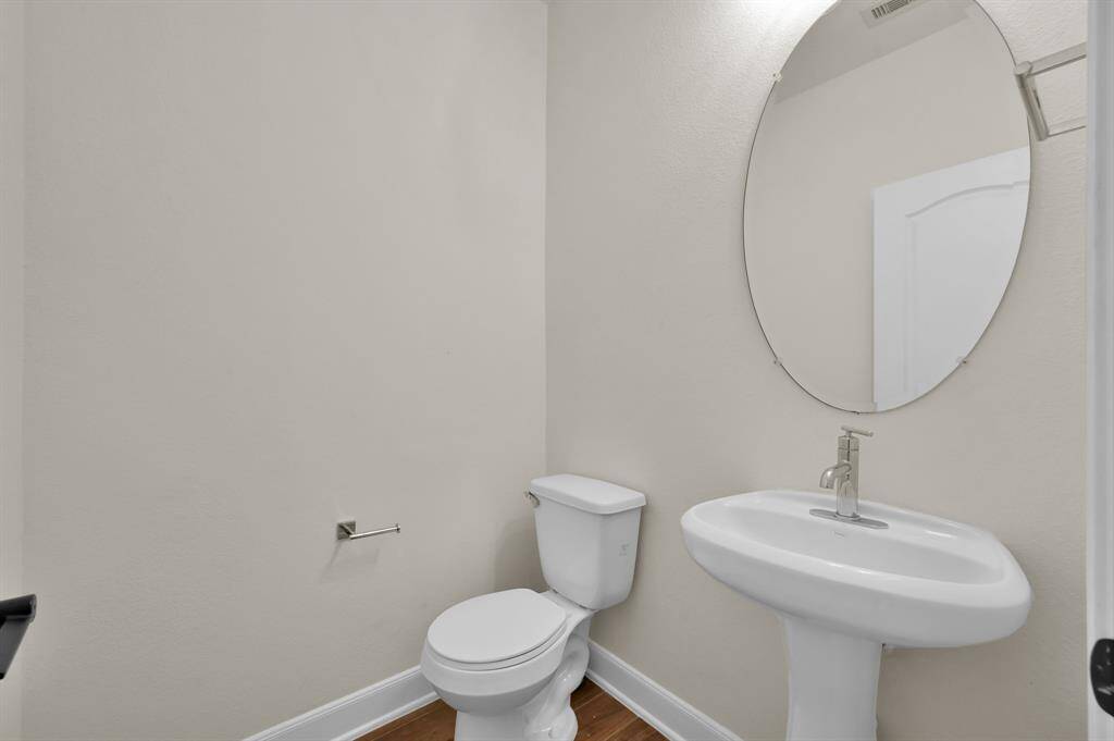 1/2 bath downstairs