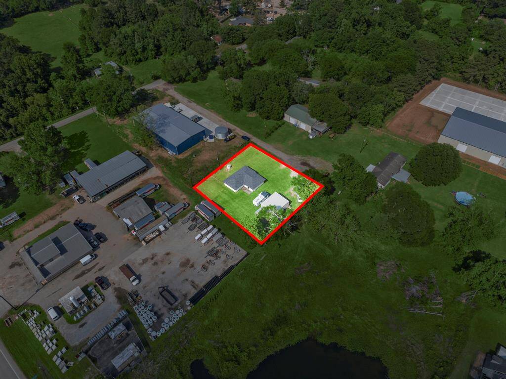 1/2 acre unrestricted minutes from the Woodlands!