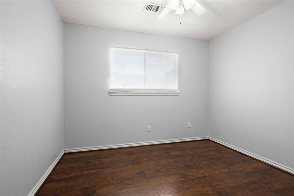 Secondary bedroom