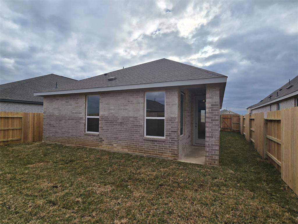 Pics are not of the actual home. They are a representative of a home of the same plan.
