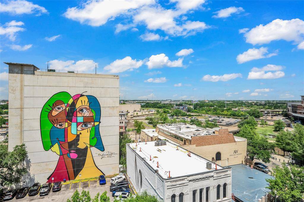 Another view from Bayou Lofts 6E!  To the far right between trees you can see a little of Buffalo Bayou. This spot is Allen's Landing and is where the Allen Brothers founded Houston! Wonderful history throughout the neighborhood.
