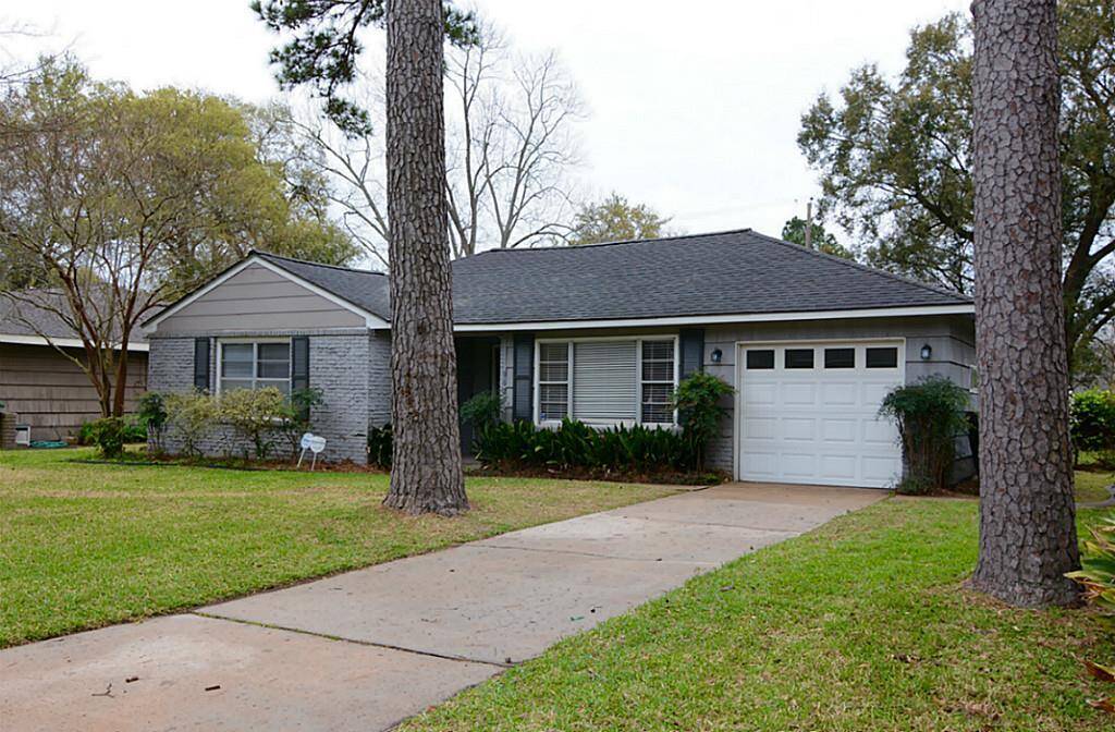 Beautiful one story traditional radiates pride of ownership throughout