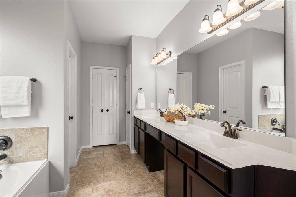 Ensuite features dual vanity, soaking tub and seperate shower
