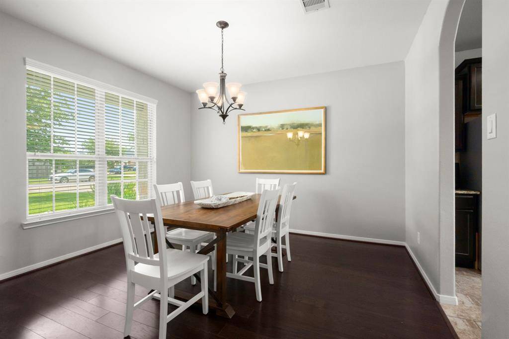 Dining Room/Flex space that could be an office