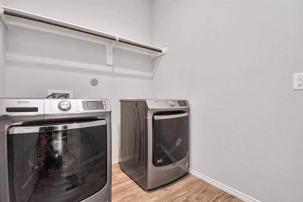 Photos displayed may be of similar unites or floor plans featuring the same finishes.