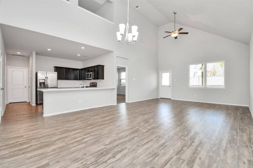 Photos displayed may be of similar unites or floor plans featuring the same finishes.
