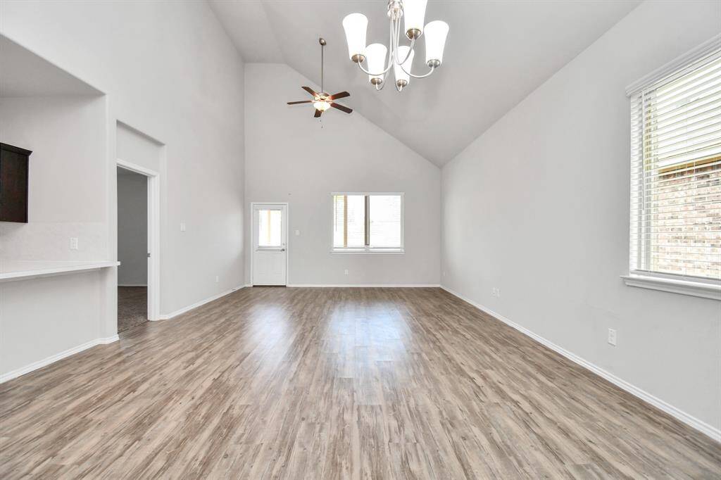 Photos displayed may be of similar unites or floor plans featuring the same finishes.