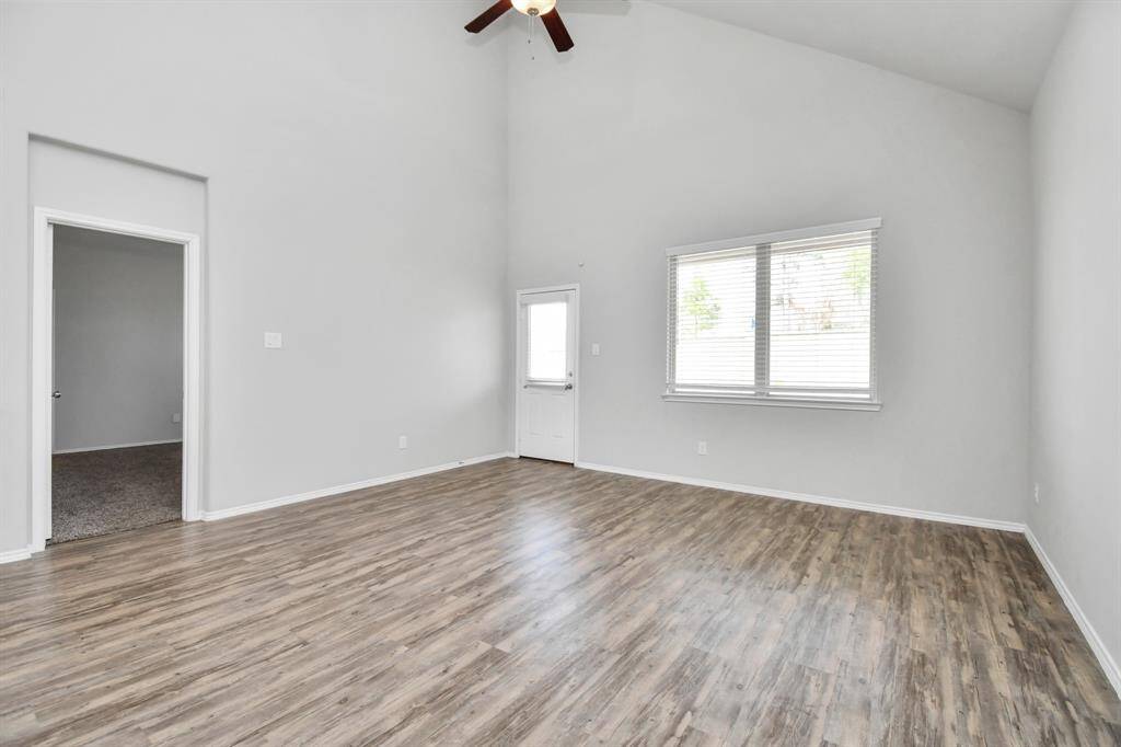 Photos displayed may be of similar unites or floor plans featuring the same finishes.