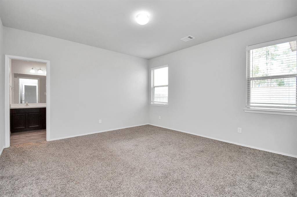 Photos displayed may be of similar unites or floor plans featuring the same finishes.