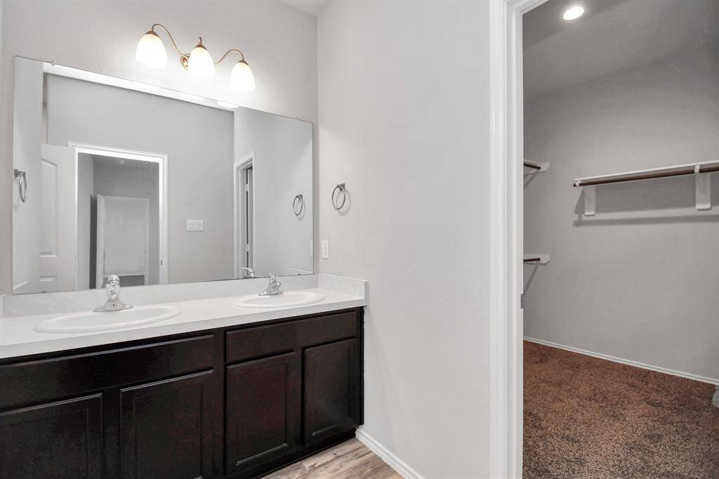 Photos displayed may be of similar unites or floor plans featuring the same finishes.