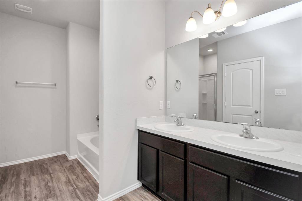 Photos displayed may be of similar unites or floor plans featuring the same finishes.