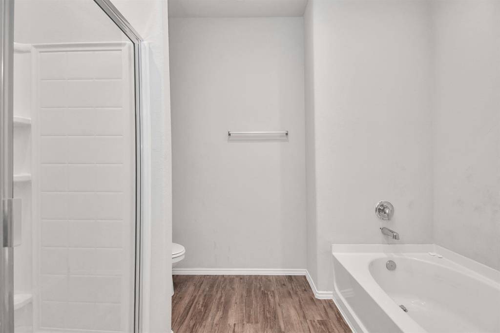 Photos displayed may be of similar unites or floor plans featuring the same finishes.
