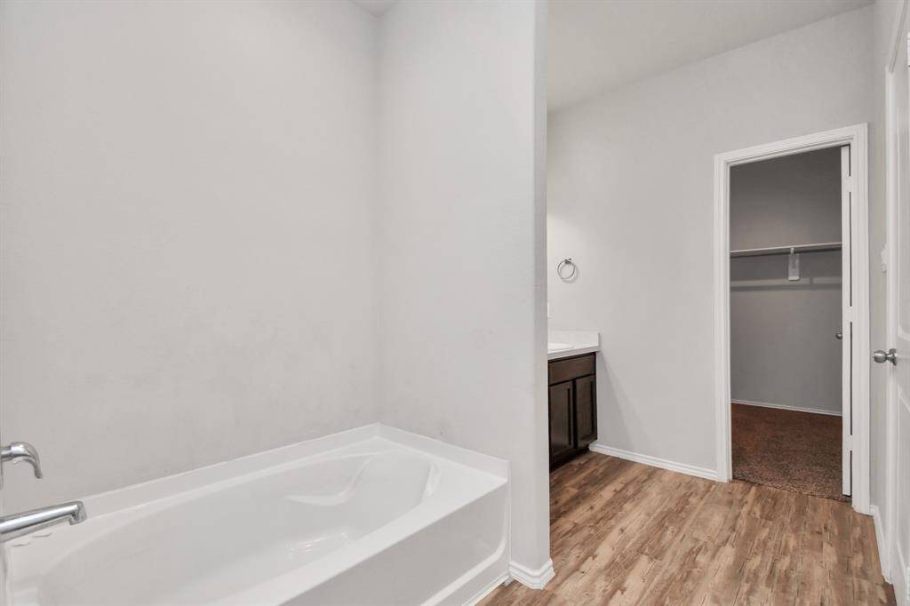 Photos displayed may be of similar unites or floor plans featuring the same finishes.